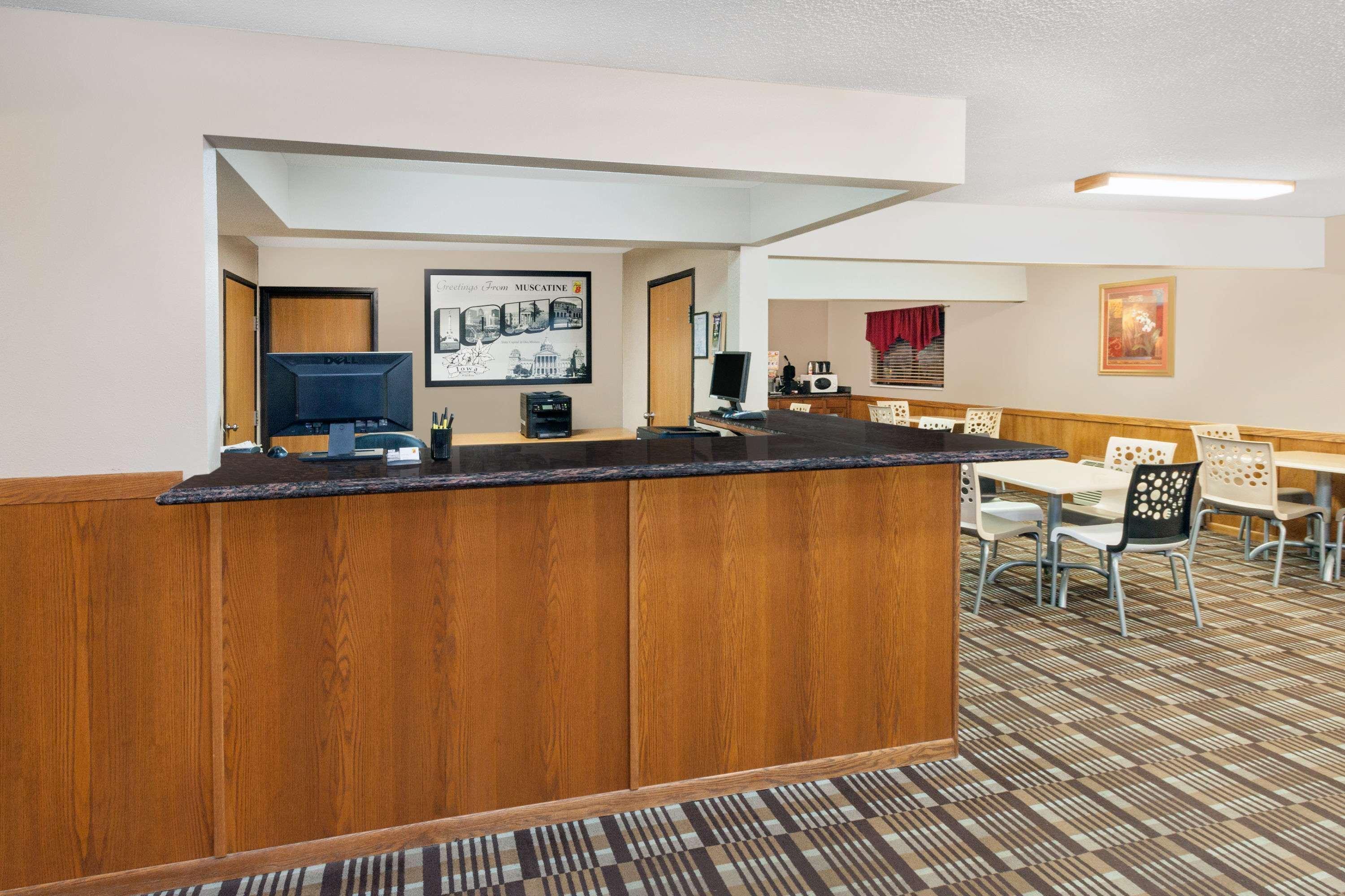Hotel Super 8 By Wyndham Muscatine Exterior foto