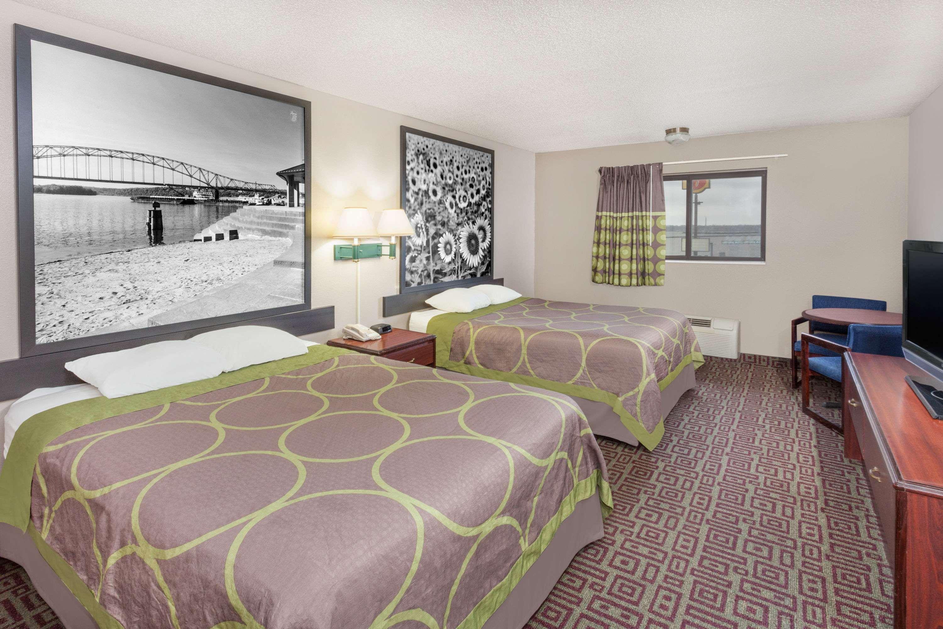 Hotel Super 8 By Wyndham Muscatine Exterior foto